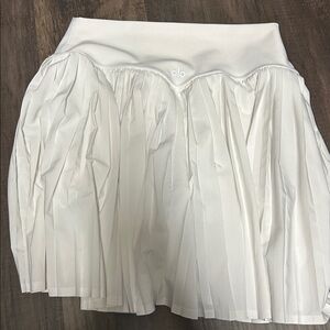 Alo White Pleated Skirt- perfect condition 
Worn twice